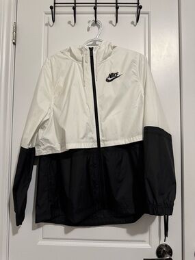 Nike White Hooded Lightweight Jacket